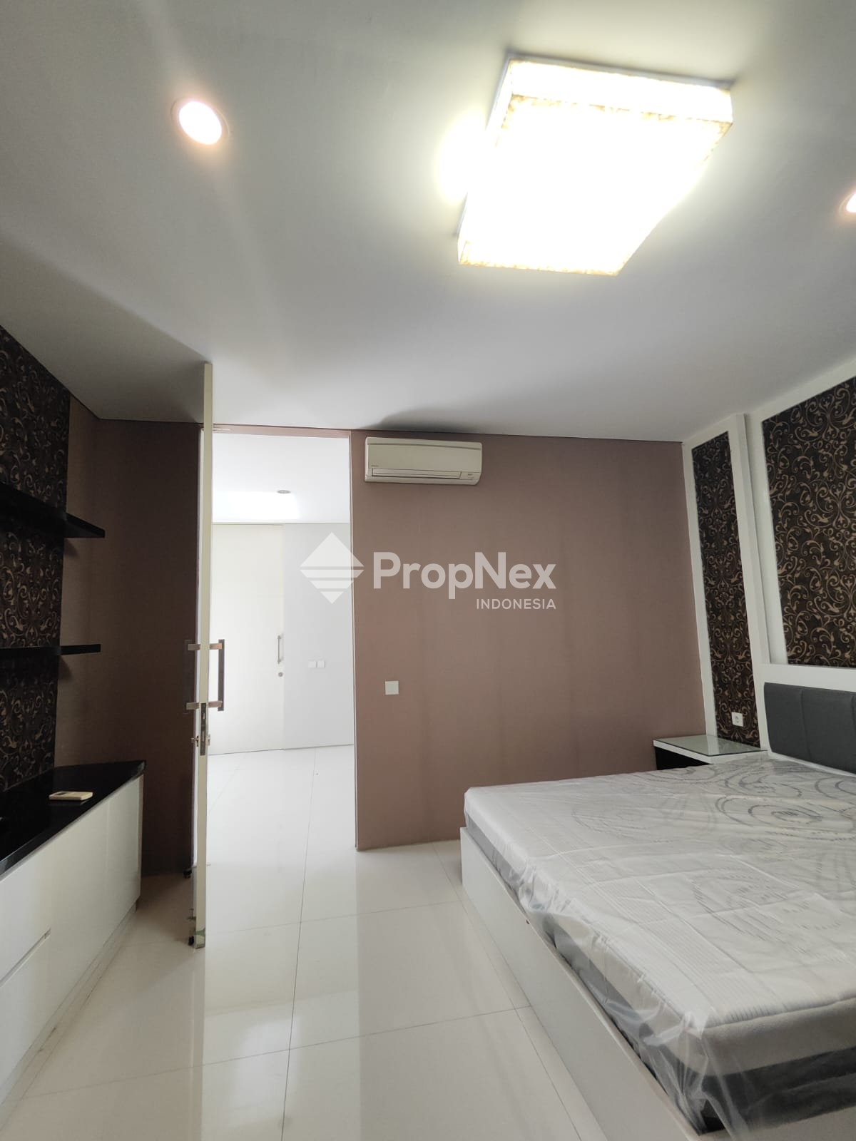 Rumah 2 Lantai Bagus Furnished di Citraland Stonegate — foto 9